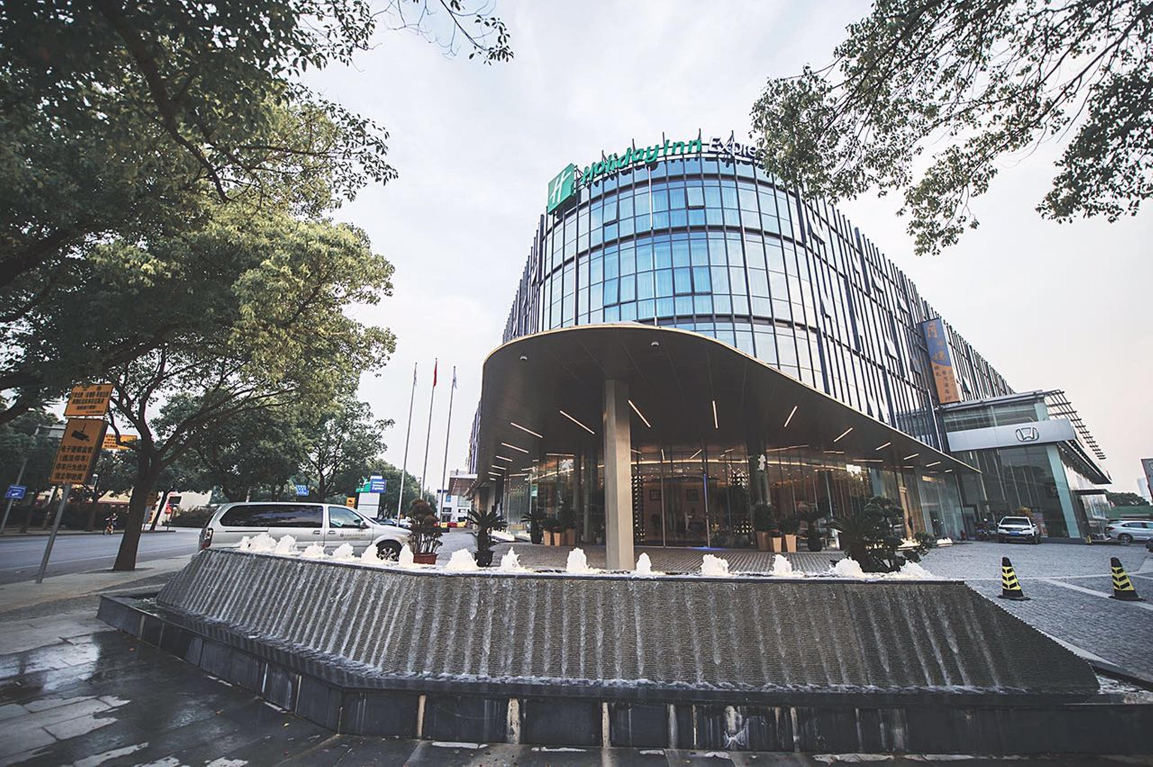 Holiday Inn Express Shanghai Songjiang Fangta By Ihg Экстерьер фото